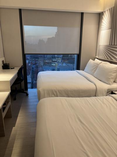 狭いけれど寝るだけなので良きです。