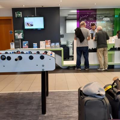 旧市街の端に在り、ライオンの像、ホーフ教会に近い位置です。