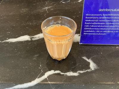 ウェルカムドリンクが運ばれてきました(私はタイティーでした)