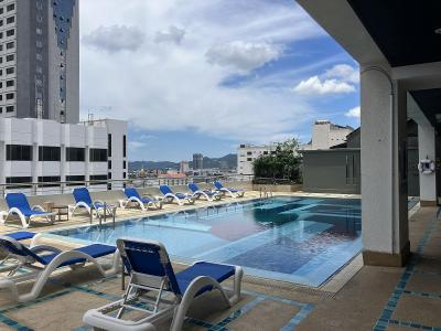 ７階にはスイミングプール・フィットネス・スパ・キッズルーム等