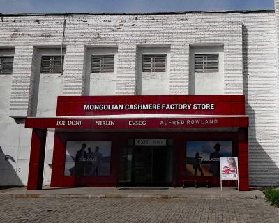 カシミア製品が多種類揃っている工場付属の販売ショップ