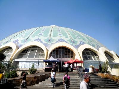 巨大な市場で迷子になりそう！