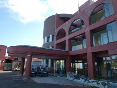 ちょっと時代を感じさせるシンプルなリゾートホテル