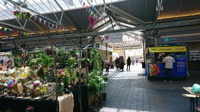 長い歴史を誇る立派な屋内常設マーケット。