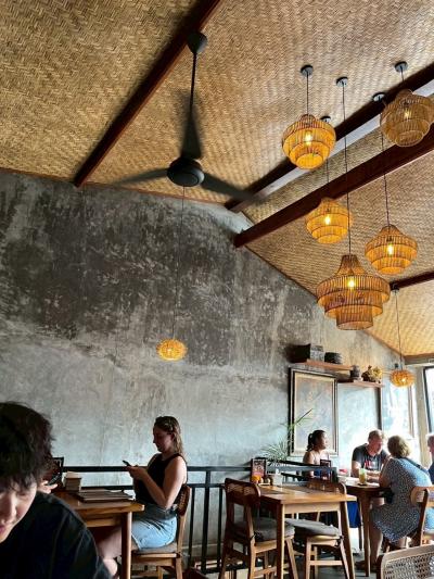 ウブド感たっぷりオシャレワルン