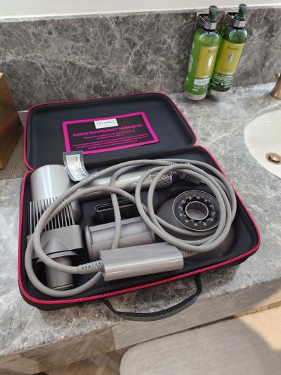 ドライヤーはダイソン、シャンプー等はロクシタン