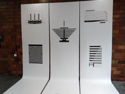 逆三角形の大きなラジオビル　訪れた際は是非、中にも入ってみてください