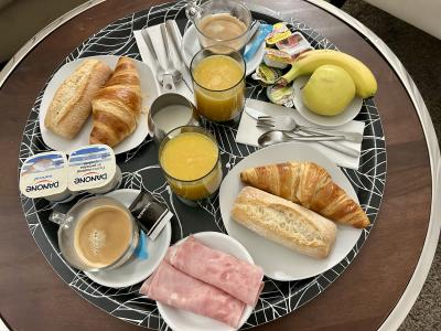 ５日目で初めてハムが出てきたルームサービスの朝食