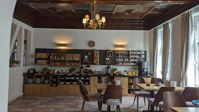 お洒落なカフェのような朝食レストラン。客層も良かったです