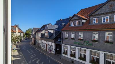 向かい側の建物も同じようなホテルのようです