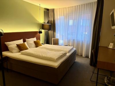 川沿いのきれいなホテル