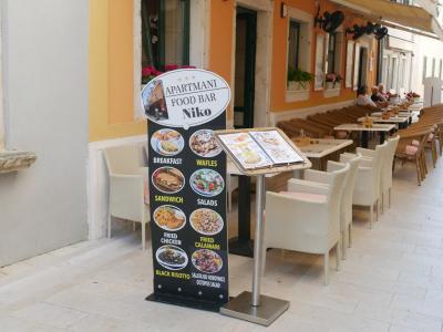 クルカ国立公園の観光に最適、カフェバーと兼業の民宿