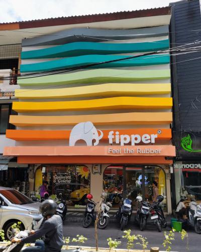 クタ フィッパー 場所が移転してるみたい 新店舗の外観はカラフル