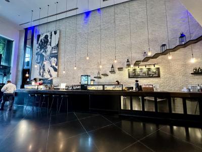 「プルマン」なんだけど...なんだか古臭い。だが『スモーキングフロア』があり喫煙者にとっては良いホテル...かも。（シーロムSt／BTSチョンノンシー駅そば／バンコク）