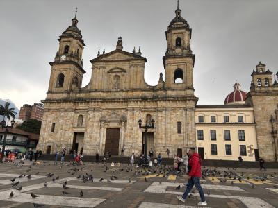 ボリバル広場にある巨大な聖堂です。