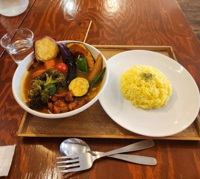 油で素揚げした野菜盛りだくさん。スープはあっさり系かも