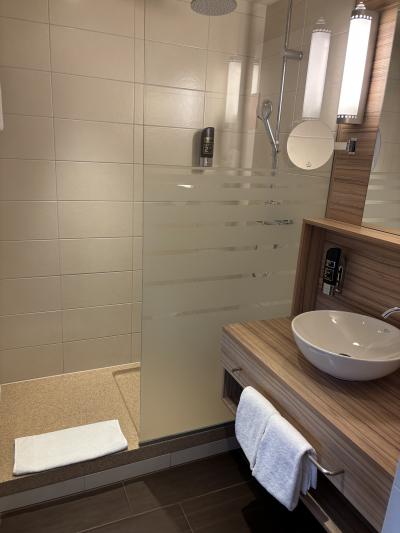 シャワーの度に水浸しになります