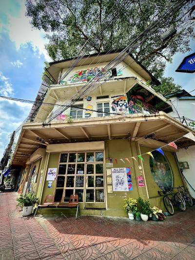 バンコクの若者の間で流行っているソンワット通りにある日本人経営のカフェ（HUGS／ソンワット通り／ヤワラー／バンコク）