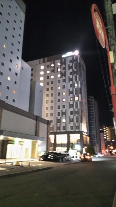 ソファーのひじ掛けにコンセントが有り、便利