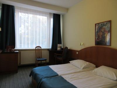 中心地からはちょっと離れており古いが清潔で朝食は美味しい