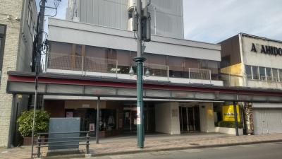 高かった。喫煙客室は臭い。