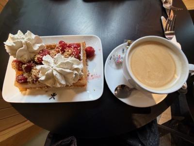 ベルギーで本場のワッフルを食す！