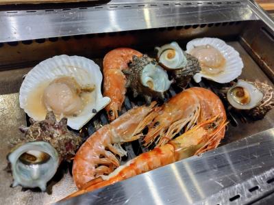 朝夕のビュッフェで海鮮づくし