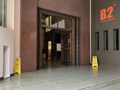 玄関を入れば…