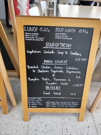 アウトレットショップの後は奥でランチです