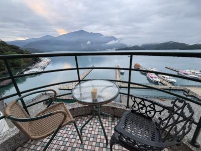 テラスがあり、湖の風景が一望できます♪