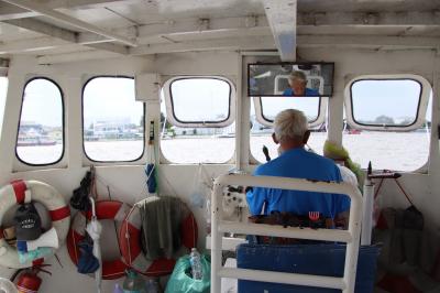 ワットポーとワットアルンはチャオプラヤ川の両岸にあるので渡し船を利用すると短時間で見学出来ます。