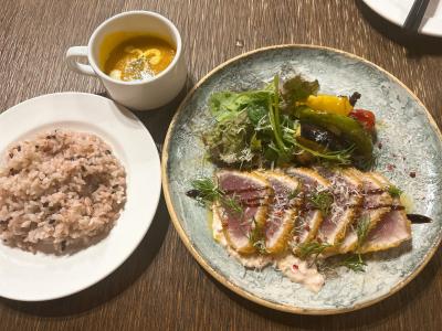 森の中に佇むカフェ