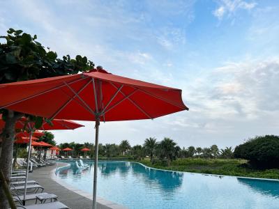 瀬底ビーチから近く好立地の大型ホテル