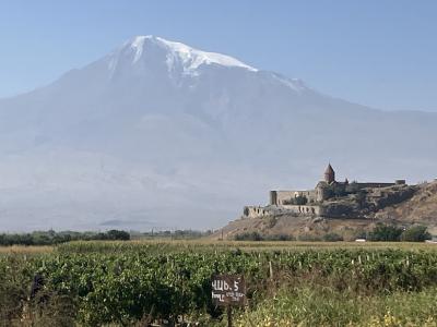 聖グレゴリウスの地下牢がある