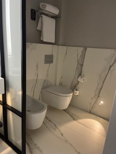 天井にBluetoothスピーカー有。音楽聴きながらシャワー