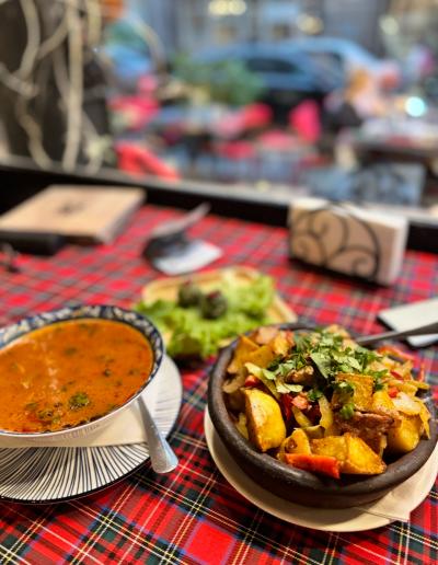 活気があり賑やかな通り