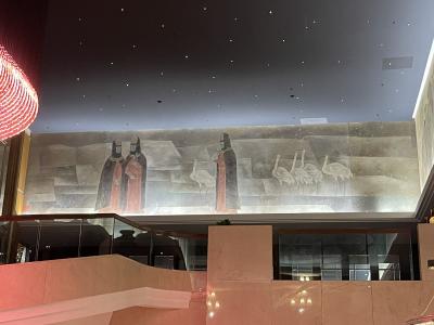 ロビーの壁画です。4面に描かれています。