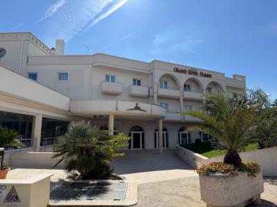 トゥルッリのある中心部からは徒歩10分くらい　団体バス駐車場近くです