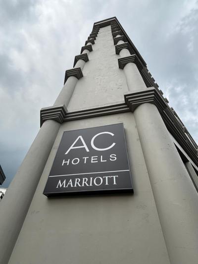 徒歩圏で食べ歩きできます。