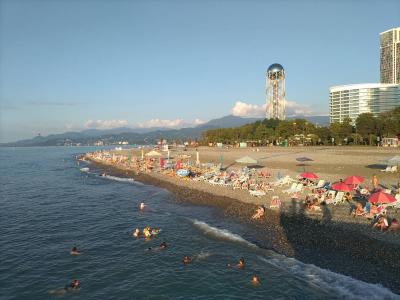 大きめの玉石のビーチ