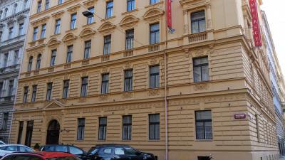 プラハ中央駅から歩いて１５分ほどです。快適でした