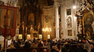 夜クラシックコンサートが行われる教会です