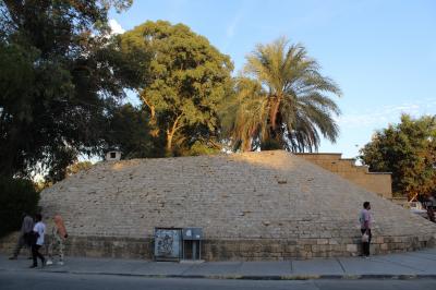 キレニア門近くにあります。