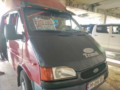 週に一便のみ出るという340番の「Mtirala National Park」行き