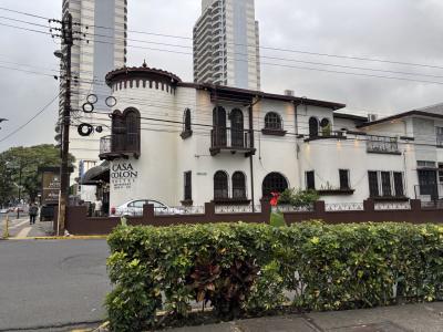 個室もあるホステル。