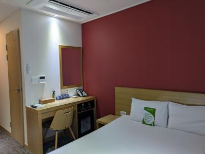 安心安定の日系ホテル。暖かいパジャマ、ドリンクサービス、大浴場、日本語対応が嬉しいです。