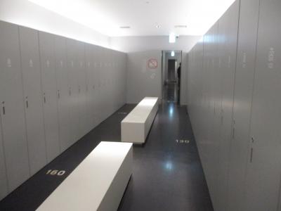 縦長のロッカーが並んでいました