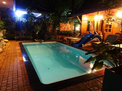 小さいがプールもある