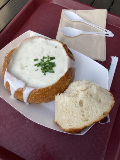 サワデュウブレッドに入ったクラムチャウダー♪