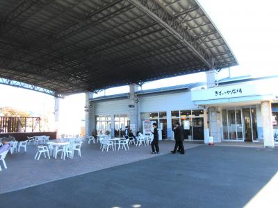 「うわじま牛鬼まつり」で実際に使用される大きな牛鬼が3体展示してあります